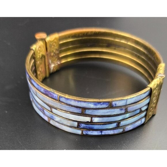 Vntg Hinged Brass Bangle Bracelet 5 Rows Mother of Pearl Inlay Ornate Detailing - Picture 5 of 9